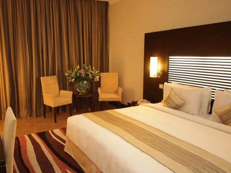 & Centre Aparthotel 4*